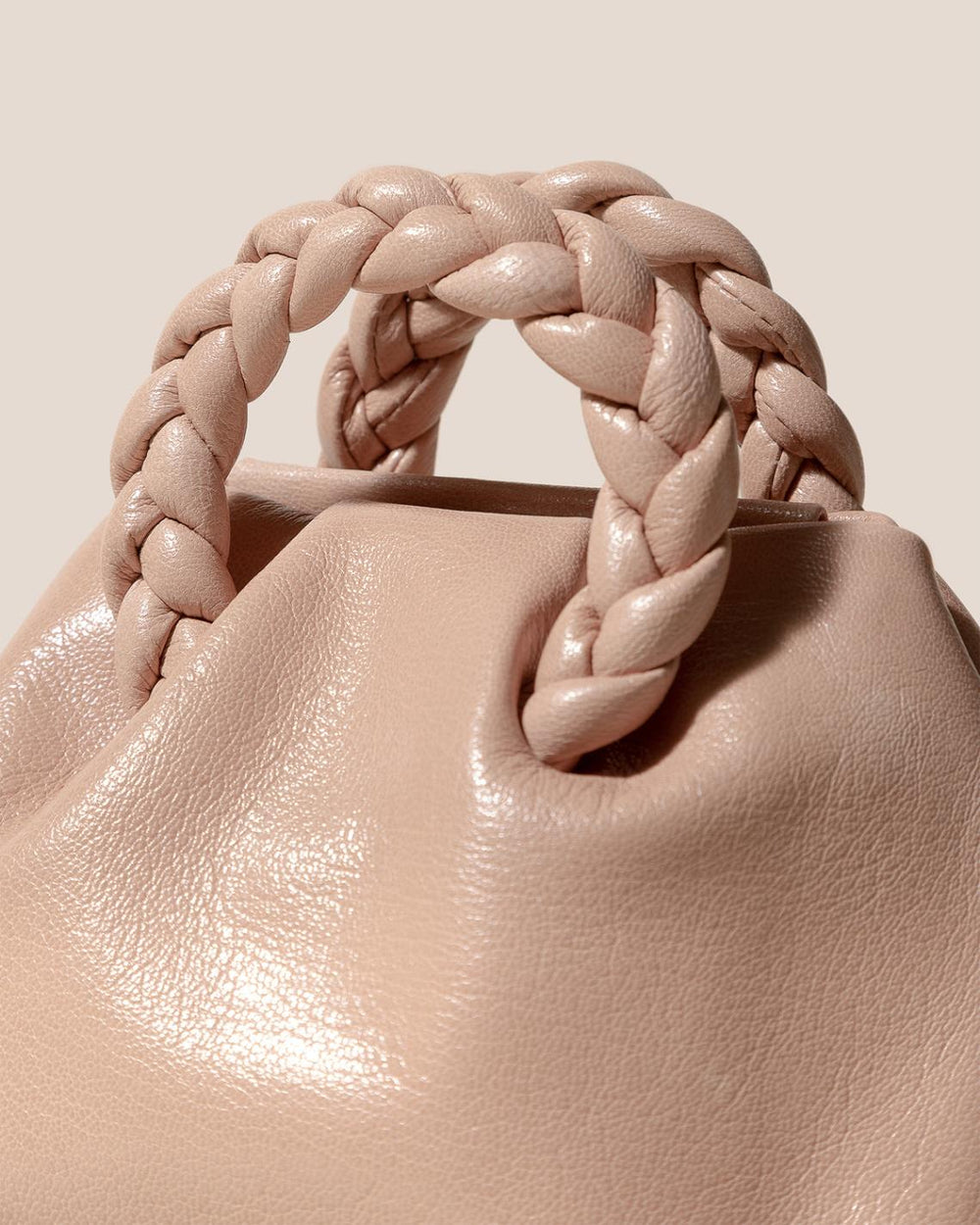 Hereu Crossbody Bags | BOMBON SUPPLE SHINY - Plaited-handle Leather Crossbody Bag - Women