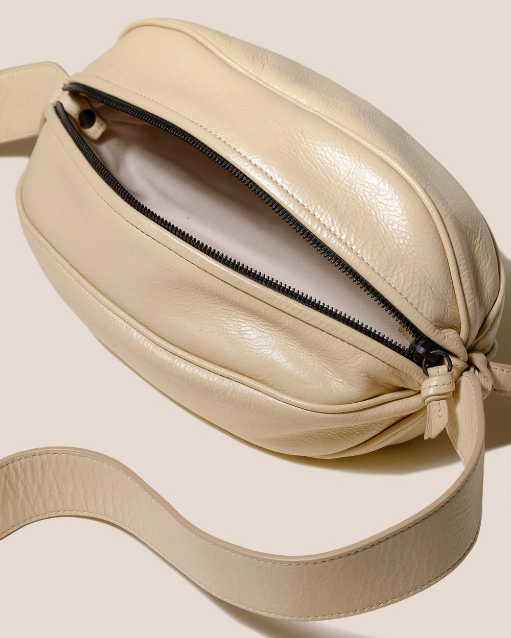 Hereu Crossbody Bags | BOYA L DISTRESSED - Ball-Shaped Crossbody Bag - Women/Men