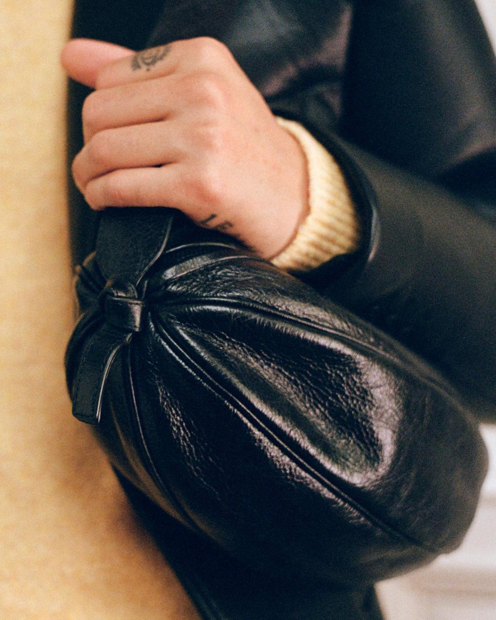 Hereu Crossbody Bags | BOYA L DISTRESSED DUOTONE - Ball-Shaped Crossbody Bag - Women/Men