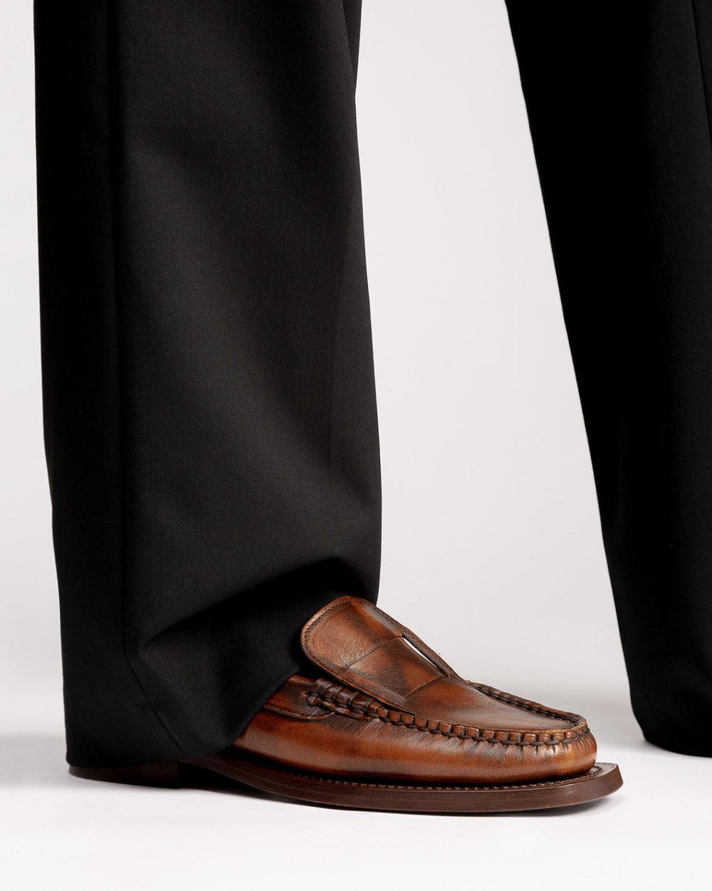 Hereu Loafers | SINEU DUOTONE - Interlaced-detail Slip-on Loafer - Women