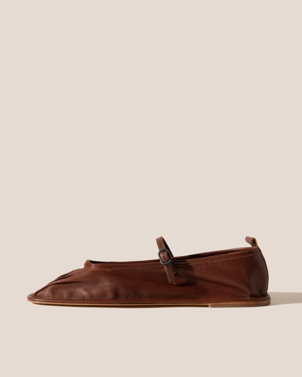 Hereu Soft Shoes | DANSA SUPPLE SHINY - Pleated-Toe Mary Jane Pump - Women