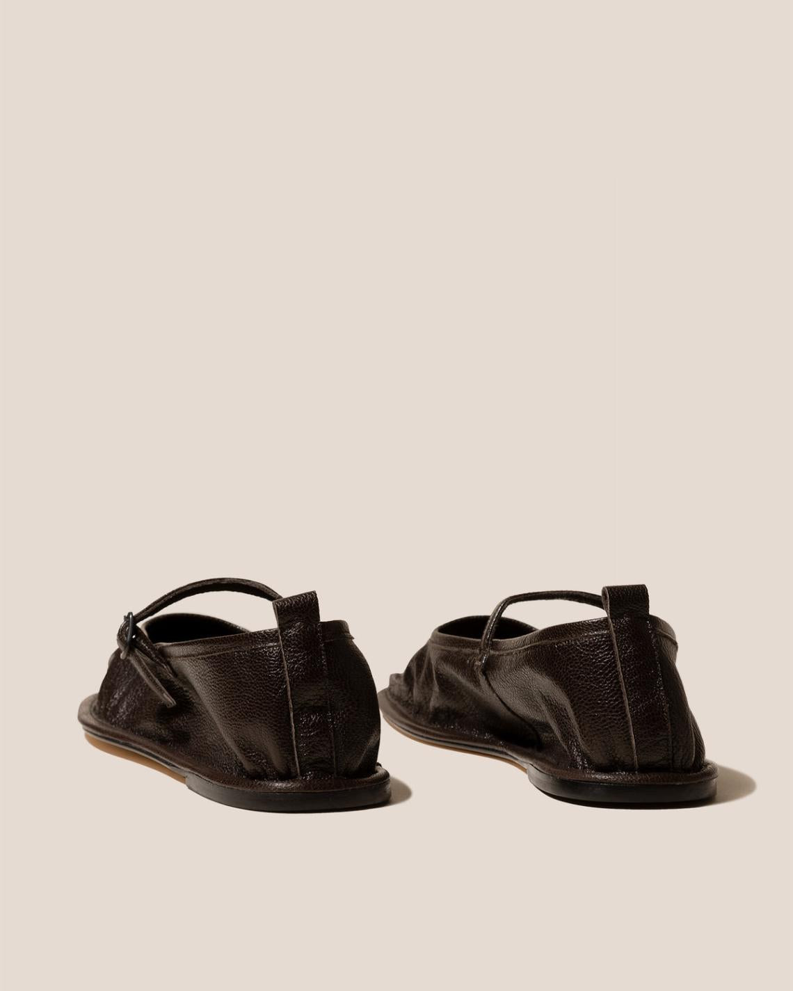 Hereu Soft Shoes | DANSA SUPPLE SHINY - Pleated-Toe Mary Jane Pump - Women