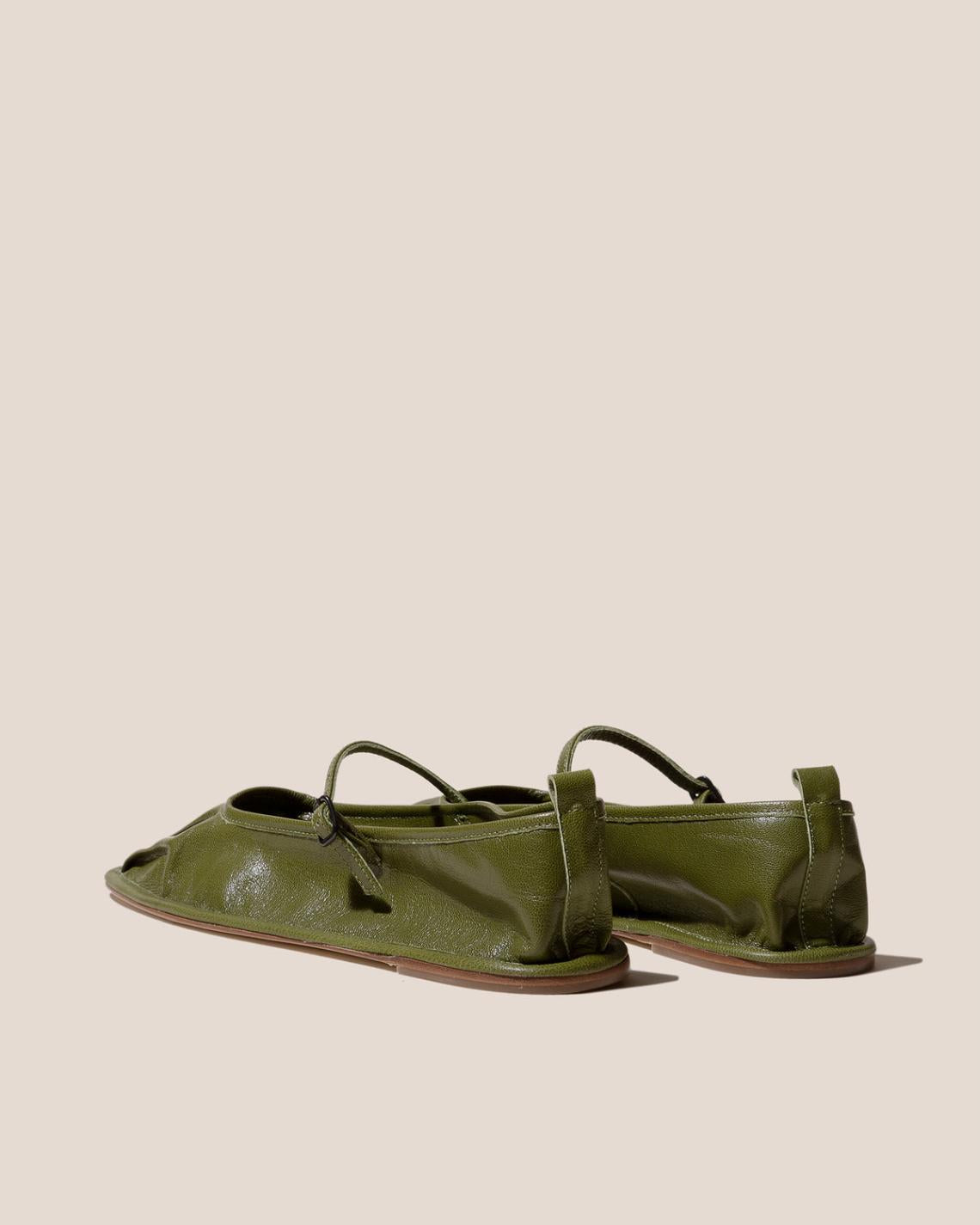 Hereu Soft Shoes | DANSA SUPPLE SHINY - Pleated-Toe Mary Jane Pump - Women