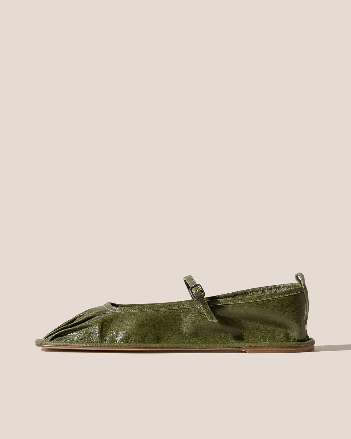 Hereu Soft Shoes | DANSA SUPPLE SHINY - Pleated-Toe Mary Jane Pump - Women