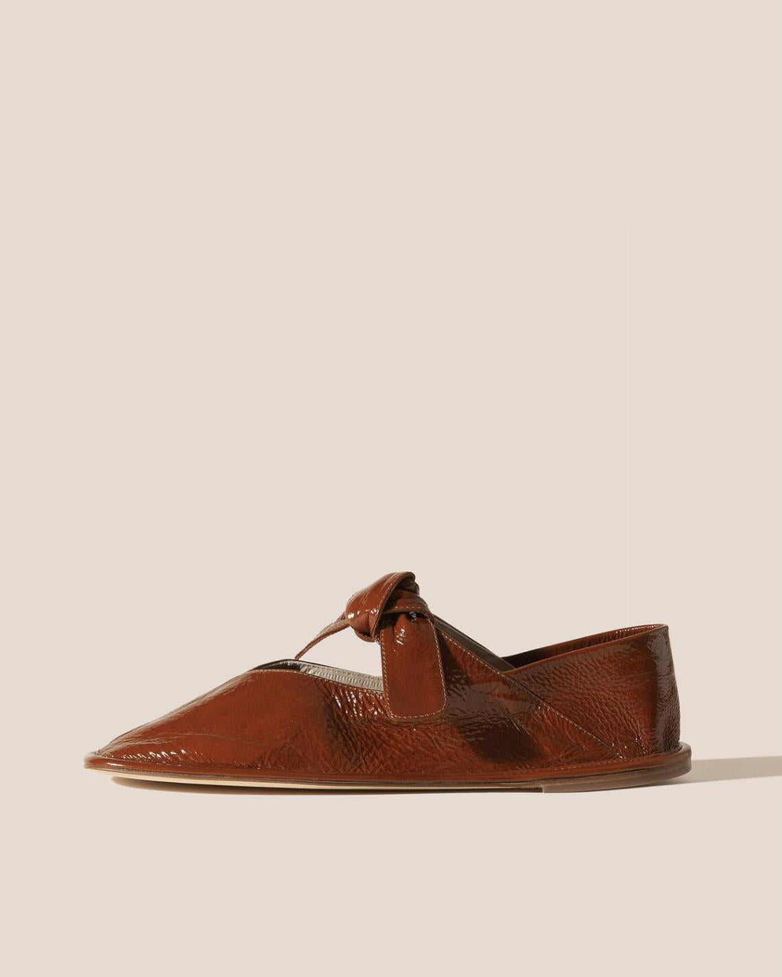Hereu Soft Shoes | LLASADA CRINKLED GLOSSY - Front-Knot Pump - Women