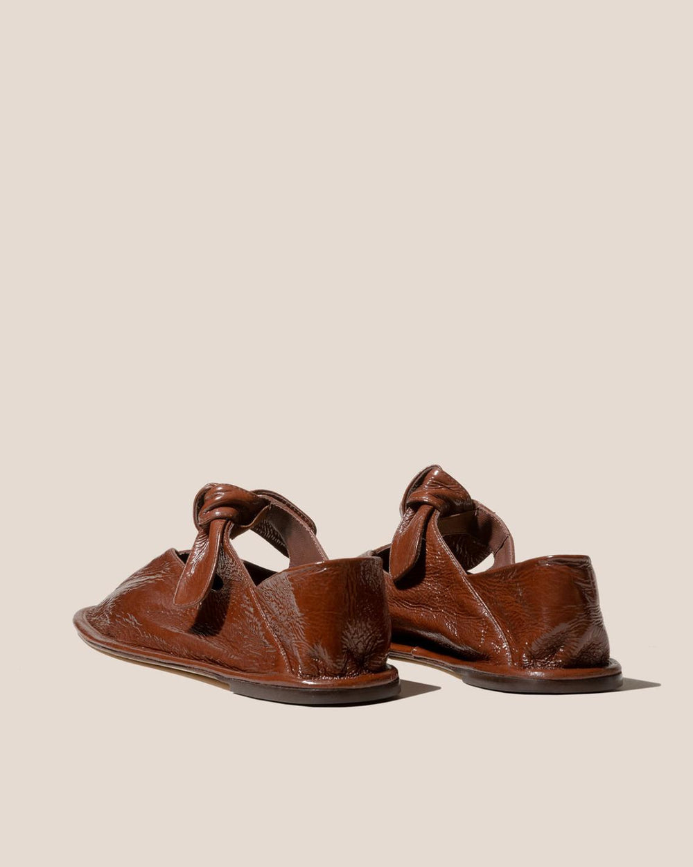 Hereu Soft Shoes | LLASADA CRINKLED GLOSSY - Front-Knot Pump - Women